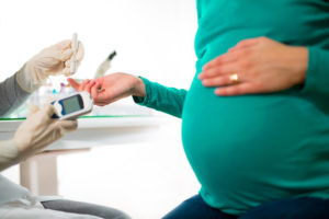llustration du risque de diabète gestationnel chez les femmes enceintes, soulignant l'importance de la gestion de la glycémie pendant la grossesse.