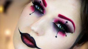 Maquillage Halloween Simple : Transformez-vous en un tour de main !