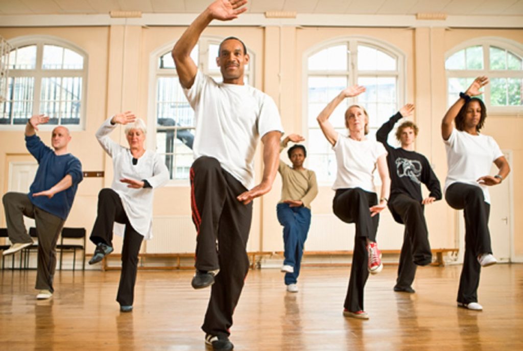 Sérénité en mouvement : pratiquer le taï-chi, un sport efficace contre le stress.